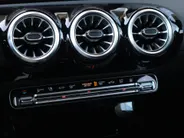 Mercedes-Benz A-Klasse 250 e Star Edition AMG Line Plus l Trekhaak l Panoramadak l Memory