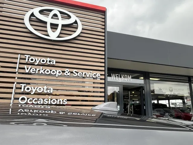 Toyota C-HR 1.2 Dynamic | Stuur en Stoelverwarming