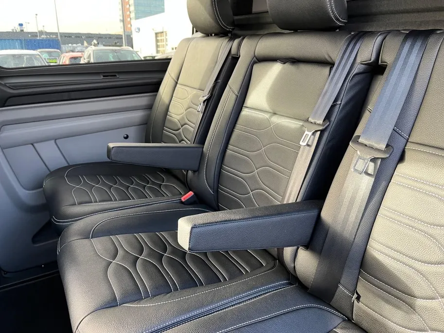 Ford Transit Custom 320 2.5 PHEV L2H1 Black Platinum DC EXCL. BTW &  | 233 pk Automaat | Lederen bekleding | Navigatie | Treeplanken | LM velgen 17' zwart | 360 graden camera | Dubbele schuifdeur