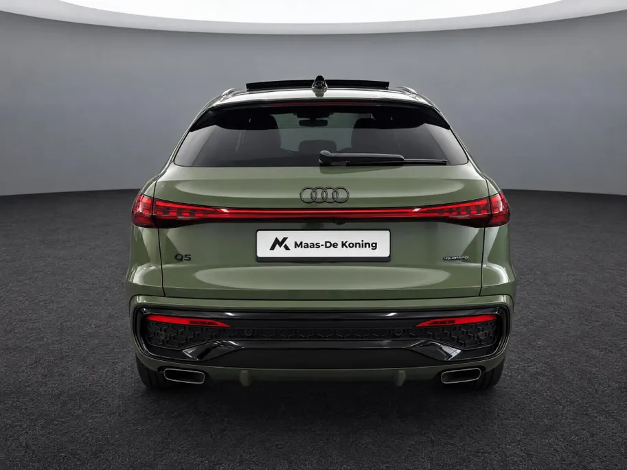 Audi Q5 Sportback e-hybrid quattro S edition Competition 367 PK · Glazen panoramadak · Head-up display · B&O premium 3D
