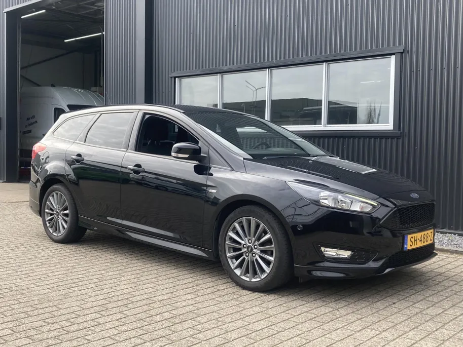 Ford Focus 1.0 Ecoboost 125 pk ST-Line Wagon Navigatie - Apple Carplay/ Android Auto - Active Park Assist - Privacy Glass