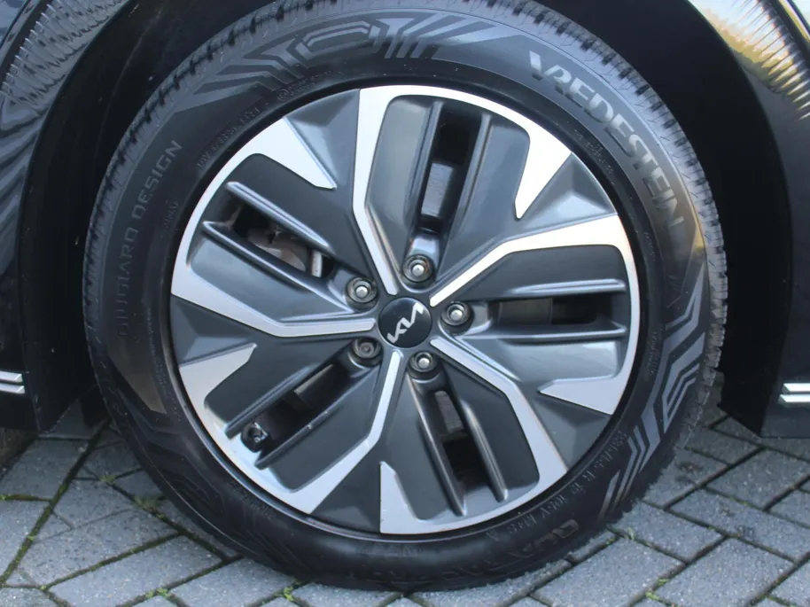 Kia EV6 Plus 77.4 kWh | Stuur-/stoelverwarming + ventilatie | Elektr. stoelverstelling + achterklep | Leer | Warmtepomp | 19' LM | Camera | LED |