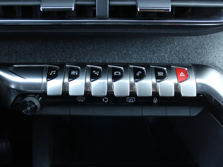 Peugeot 3008 1.6 e-THP Allure | Trekhaak | Navi | Elektr. achterklep | Camera | Apple Carplay/Android Auto | Cruise | 18' LM | All seasons |