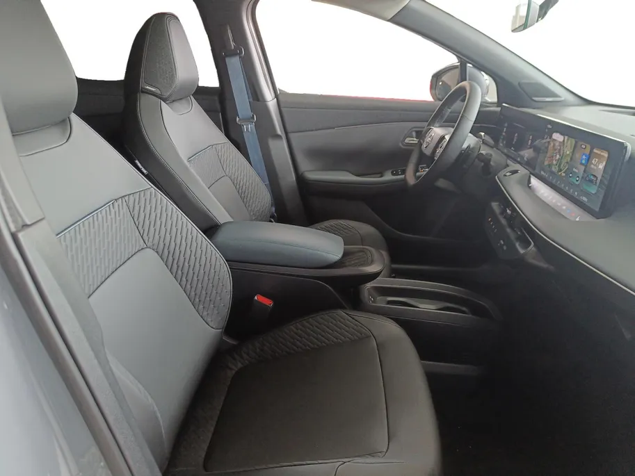 Nissan Leaf Evolve 52 kWh | WLTP 445km | Apple carplay & Android auto | 19inch LM Wielen | Climate contole | Glazen dak | V2L | Electrisch verstelbare stoelen| Bose audio | Head-up display |