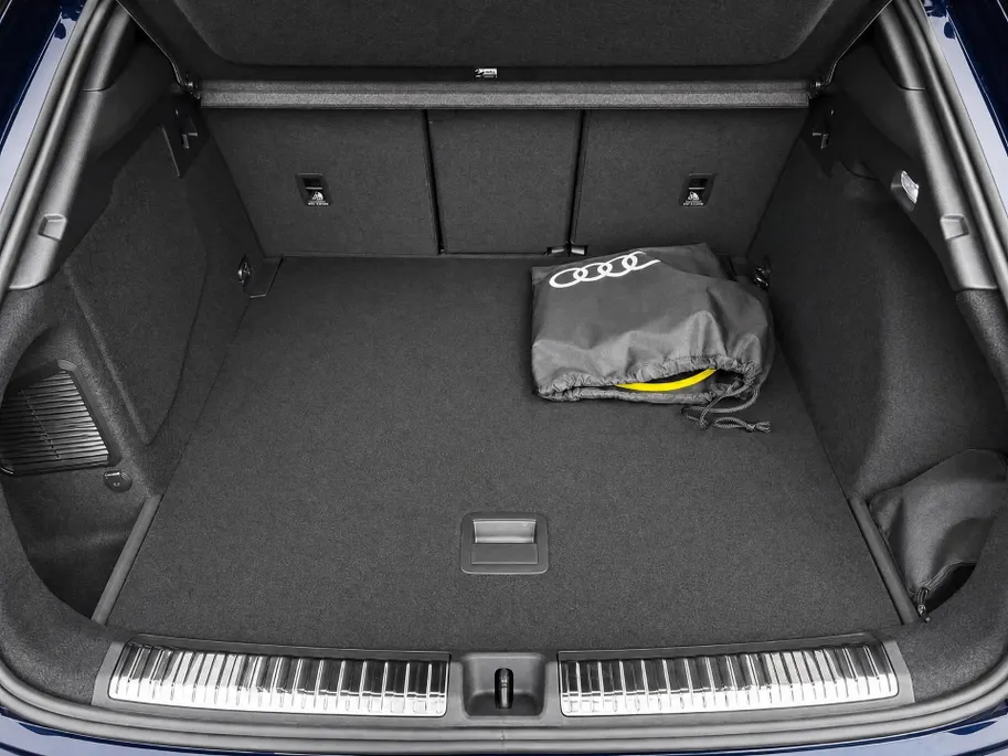 Audi Q3 Sportback 1.5 e-hybrid S edition · Tech Plus · Audi Phone box · 20' Velgen · Privacy glas