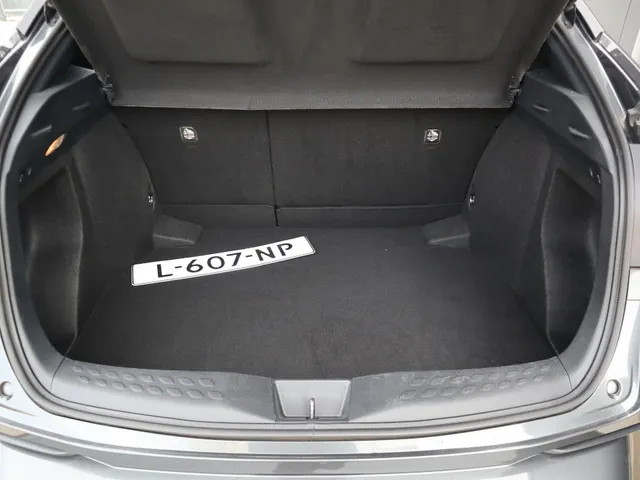 Toyota C-HR 1.8 Hybrid Style Trekhaak | All Seasonbanden | Stuur en stoelverwarming