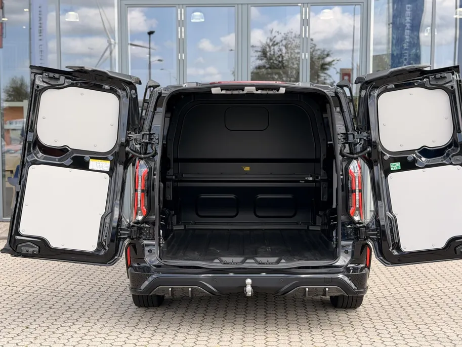 Ford E-Transit Custom L2H1 MS-RT 71 kWh 286 PK Dubbele Cabine UIT VOORRAAD I INKLAPBARE TREKHAAK I DRIVER ASSIST PACK ULTIMATE I DUBBELE ZIJSCHUIFDEUREN I FULL LED-KOPLAMPEN I APPLE CARPLAY / ANDROID AUTO I