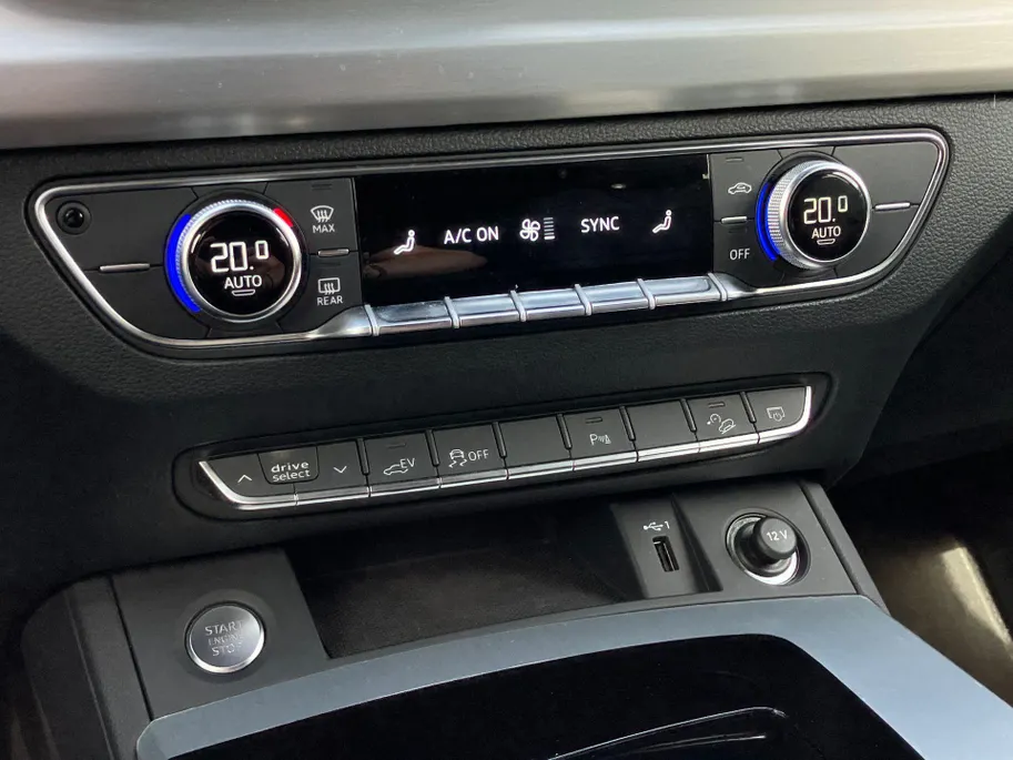 Audi Q5 50 TFSIe 220kW/299PK S Line · Panoramadak · Camera · Apple/Android Car Play · Adaptive Cruise Control · Navigatie · Drive select