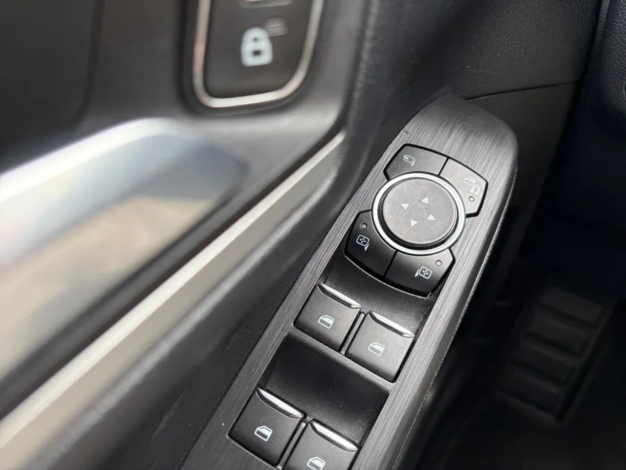Ford Kuga 1.5 EcoBoost Titanium 150PK | Trekhaak (1800kg trekgewicht) | Navigatie | Parkeersensoren | Privacy Glass | Winter Pack