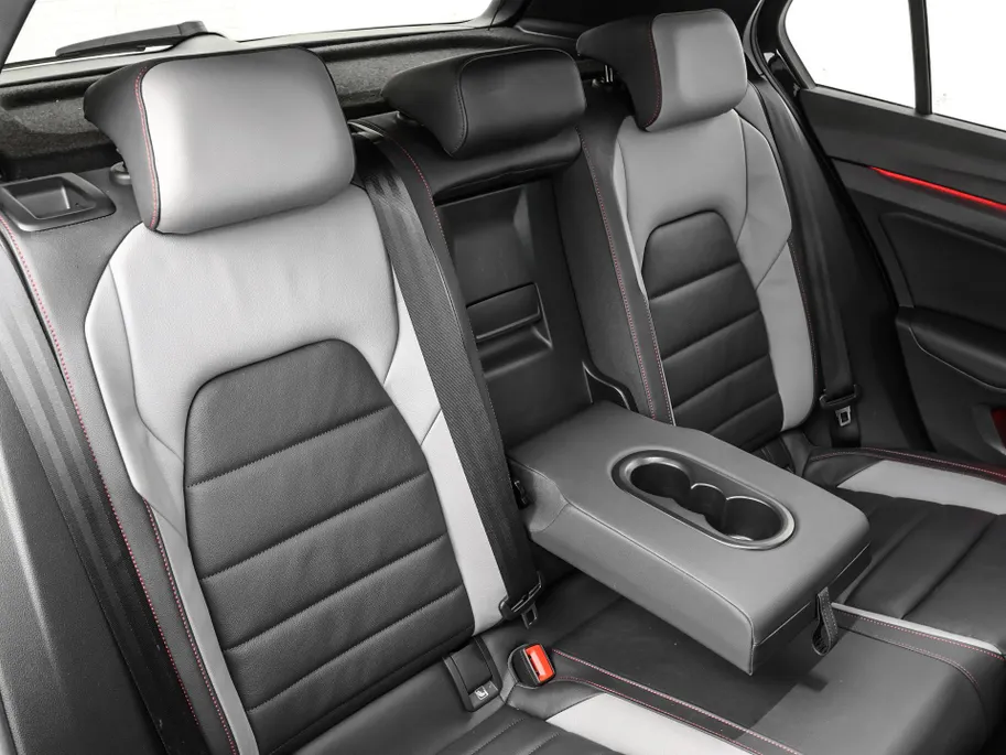 Volkswagen Golf 2.0 TSI 245pk DSG GTI · Panoramadak · Camera · Harman Kardon Sound · Matrix LED · Leder Vienna · Alarmklasse 3 · Elek. Bestuurdersstoel + Geheugen ·