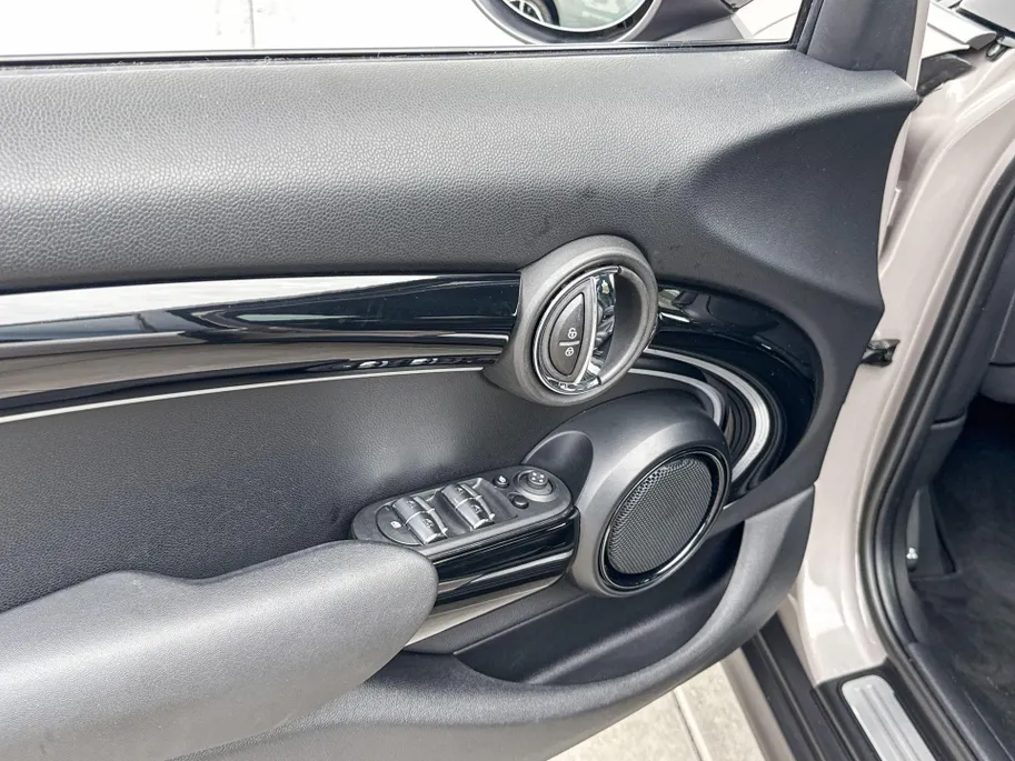 MINI Cooper 5-deurs 1.5 Cooper Camden Plus Edition
