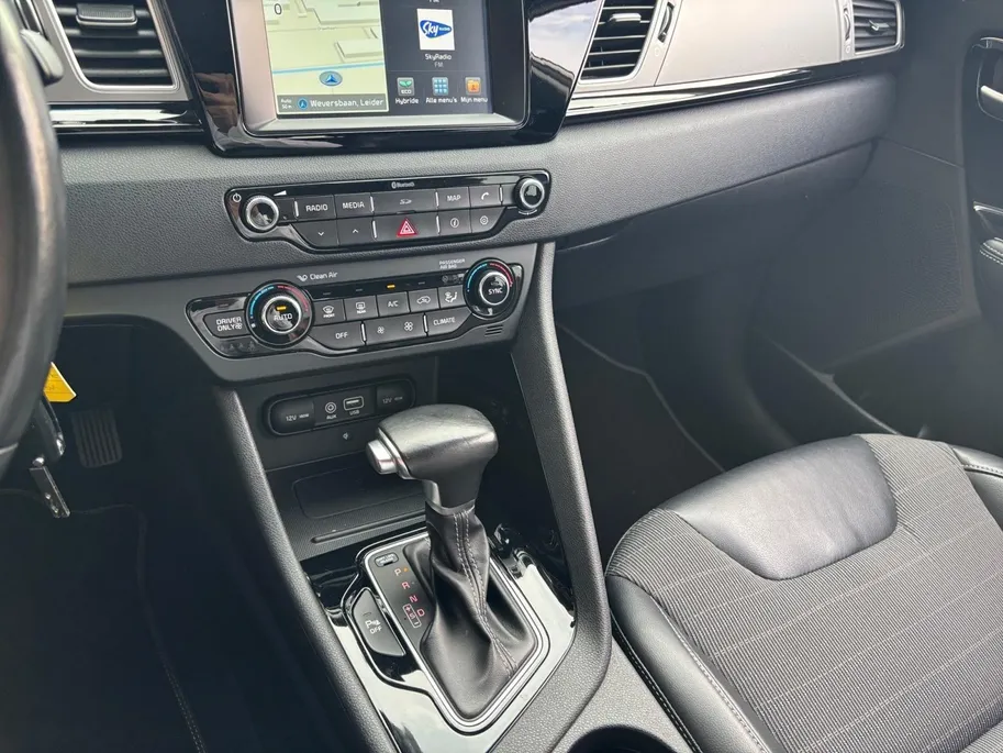 Kia Niro 1.6 GDi Hybrid First Edition | Trekhaak | Achteruitrijcamera | Stoel en stuurverwarming |