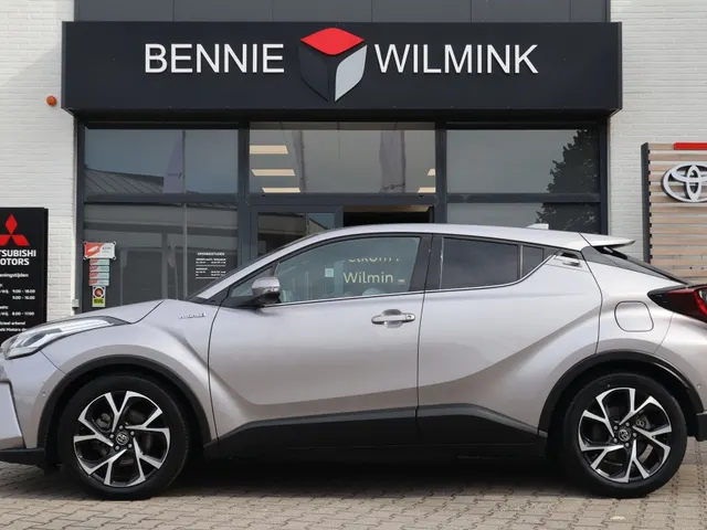 Toyota C-HR 2.0 Hybrid First Edition Trekhaak | Blindspot | Stuur en stoelverwarming