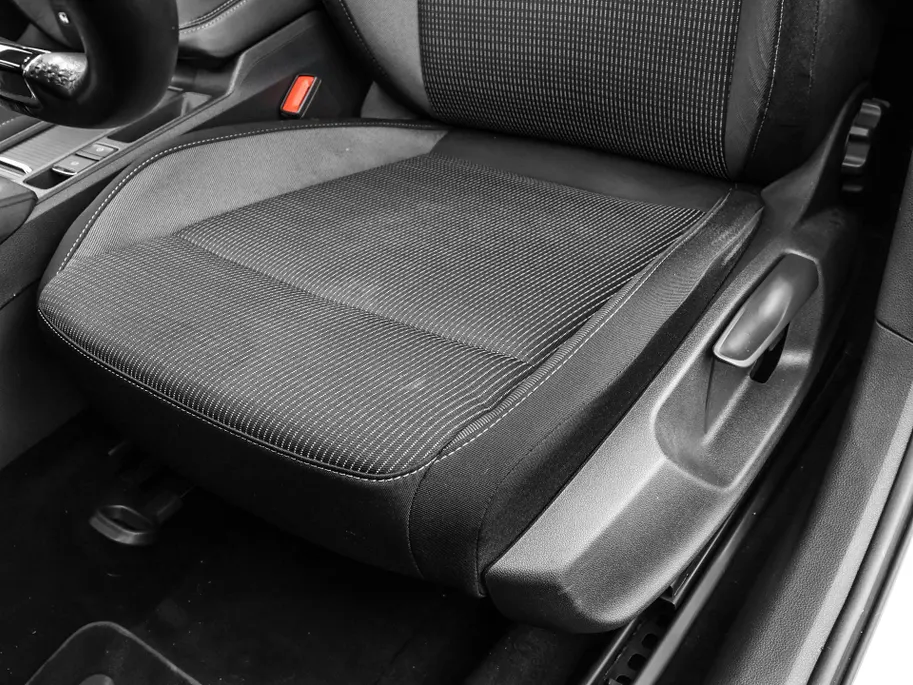 Škoda Octavia Combi 1.4 TSI iV PHEV 204pk DSG Business Edition · Stuur- & Stoelverwarming · Apple/Android Car Play · Cruise Control · Elek. Achterklep · Draadloze Telefoonlader ·