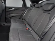 Audi Q4 e-tron 45 quattro 286pk S Edition 82 kWh · Trekhaak · 21'' Velgen · Apple/Android Car Play · Camera · Stoelverwarming ·