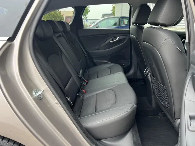 Hyundai i30 Wagon 1.4 T-GDI Premium | Apple Carplay & Android Auto | Climate Control | Lichtmetalen Velgen | Cruise Control