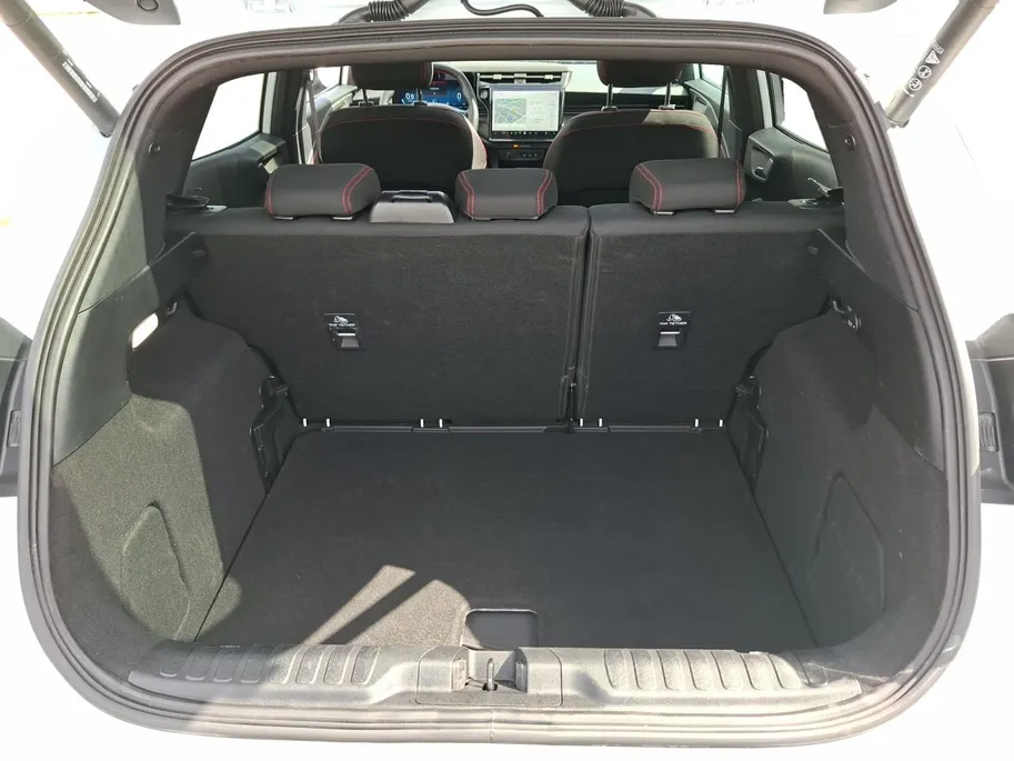 Ford Puma ST-Line | Stoel- stuur en voorruitverwarming | Trekhaak | Kantel / schuifdak | Adaptieve led koplampen | All weather banden
