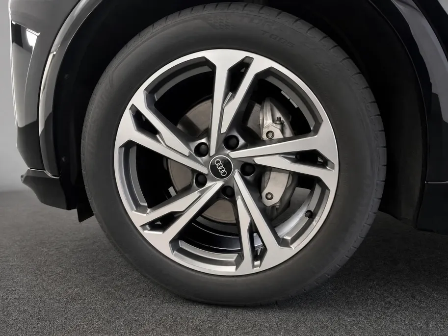 Audi Q6 e-tron S edition Quattro 100 kWh 387pk · SOH 97,1% · Panoramadak · 360 Camera · Wegklapbare Trekhaak · Elek. Voorstoelen · Kuipsport stoel · 20'' Inch · Garantie t/m 23-04-2030 of 100.000km
