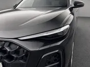 Audi Q5 2.0TFSIe-hybrid 220kW/299PK quattro S Line · Panoramadak · Trekhaak · 360°Camera + Parkeersensoren · Leder · Garantie t/m 17-05-2030 of 120000km.