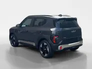 Kia EV2 Plus 61 kWh 3.000,- Inruilkorting | Privacy Glass | 18' lichtmetalen velgen | Warmtewerend glas rondom | Draadloze oplader voor smartphone