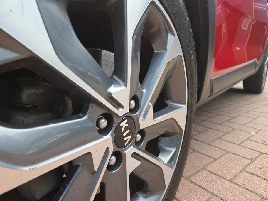 Kia Stonic 1.0 T-GDi DynamicPlusLine 120 PK | Navi | Hoge zit| Trekhaak | Apple CarPlay & Android Auto | Cruise Control | Camera | Two-tone metallic lak | NAP