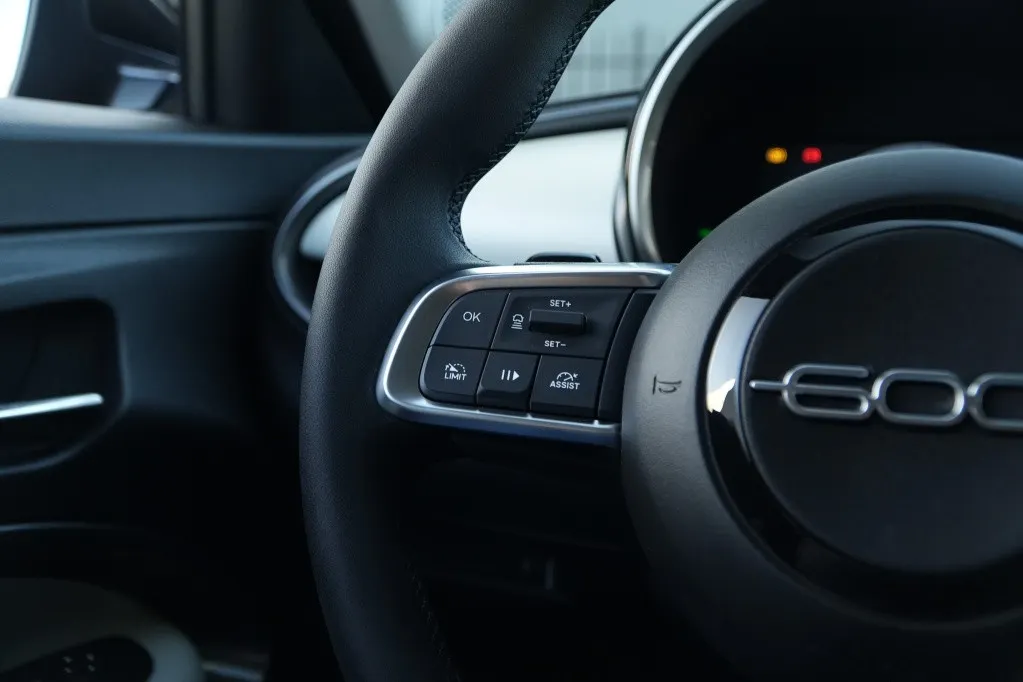 Fiat 600e La Prima 54 kWh | Leder | Navi | Camera | Carplay | 18'