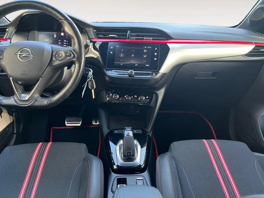 Opel Corsa 1.2 Edition | AUTOMAAT | Carplay | Stoelverwarming | Dodehoek detectie | Climate Control | Draadloze telefoonlader | Parkeercamera