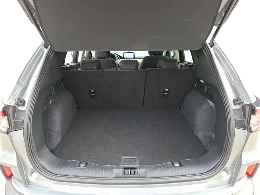Ford Kuga 1.5 EcoBoost Titanium | Dealeronderhouden | Stoel- stuur en voorruitverwarming | Trekhaak | 1600kg trekgewicht | Navigatie