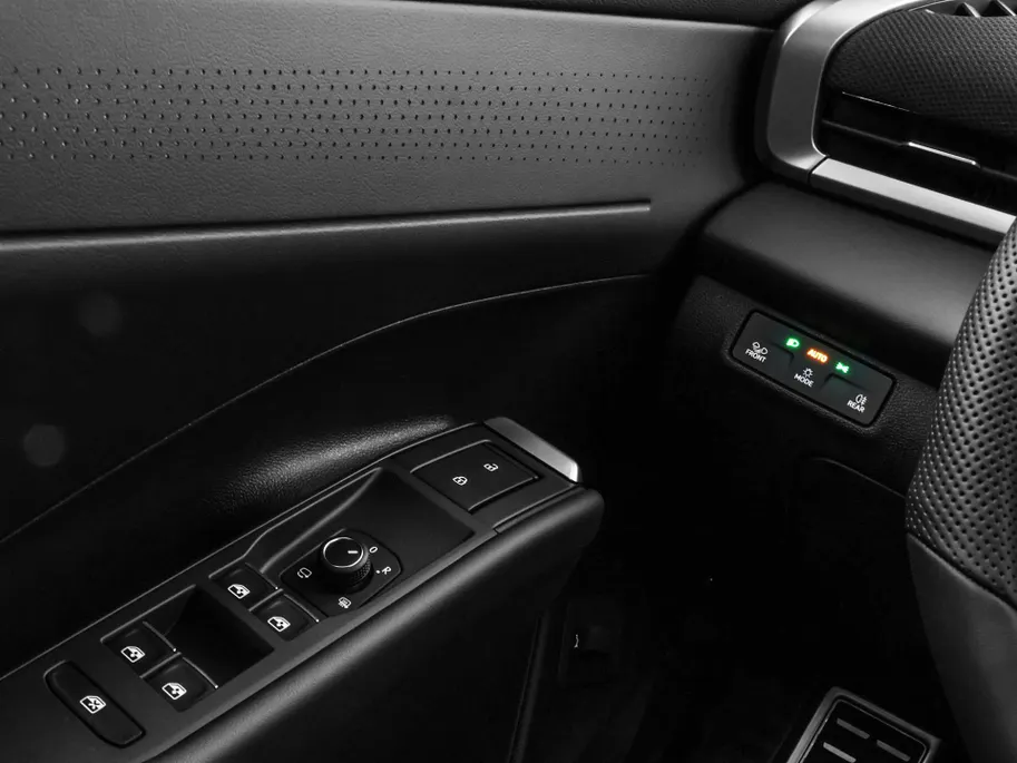 Volkswagen T-Roc R-Line First Edition 1.5 eTSI 150 PK 7 versn. DSG · Electrische achterklep · Achteruitrijcamera · Draadloze telefoonlader · Voorraad OUTLET · Prijs is inclusief inruilpremie ·
