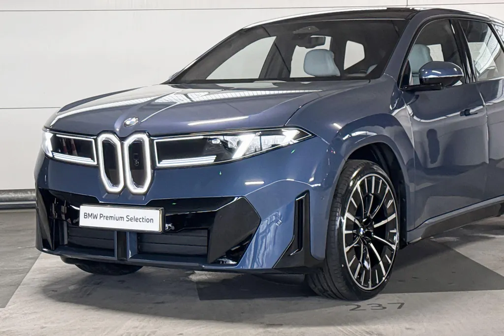 BMW iX3 50 xDrive 113 kWh