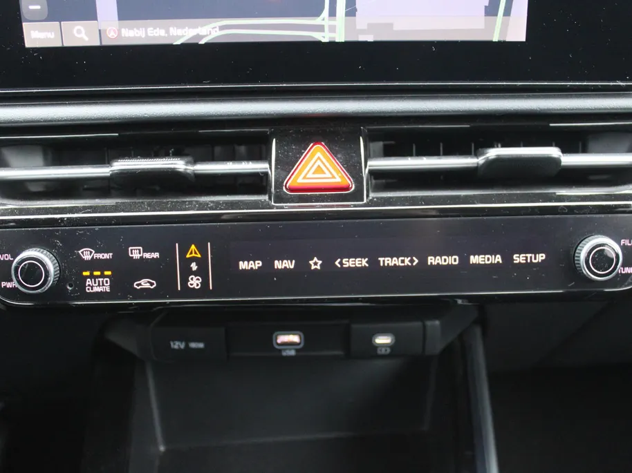 Kia Niro EV DynamicPlusLine 64.8 kWh | 17' LM | Schuif / Kantel dak | Navi | Cruise | Airco | Camera | 17% bijtelling |