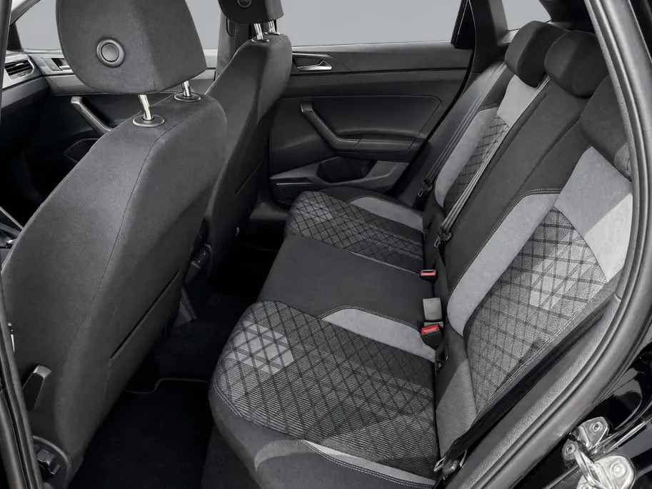 Volkswagen Polo 1.0 TSI 95pk DSG R-Line Business · Camera · Apple/Android Car Play · Navigatie · P-Sensoren · Stoelverwarming · 16'' Inch ·