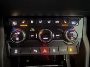Škoda Karoq 1.0 TSI Business Edition | camera | PDC voor + achter | digitaal