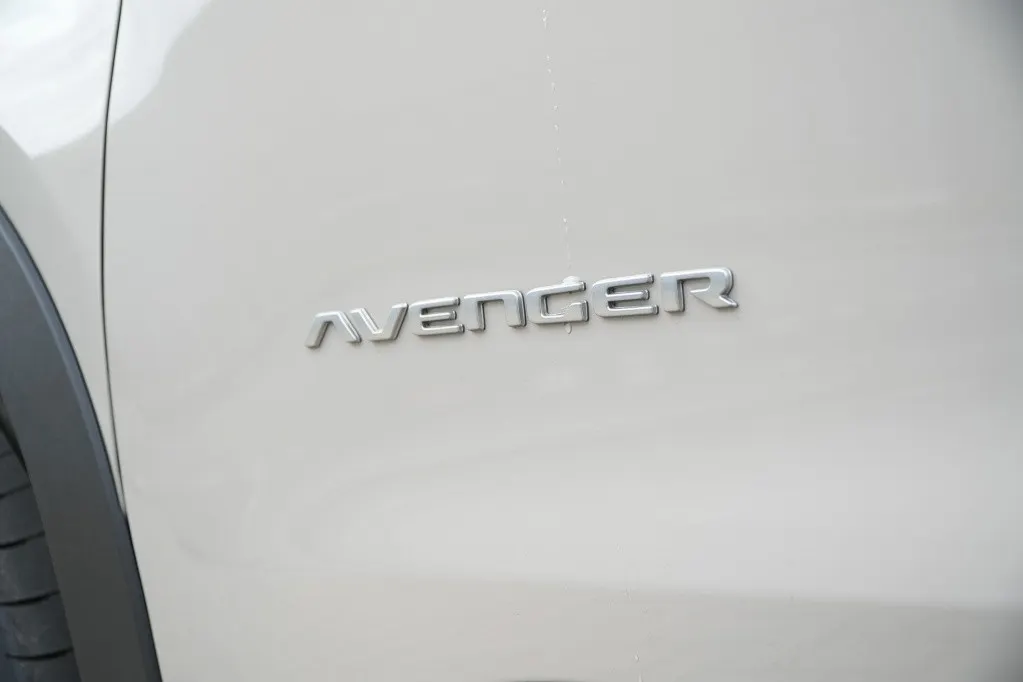 Jeep Avenger 1.2 e-Hybrid Summit | Pano | Navi | JBL | Camera | Winter | 18'
