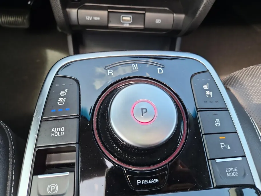 Kia e-Niro ExecutiveLine 64 kWh 1e Eigenaar | 3 Fase laden | Metallic lak | Trekhaak | Fabrieksgarantie 27-1-2029 + 3x 1 jaar* | NAP