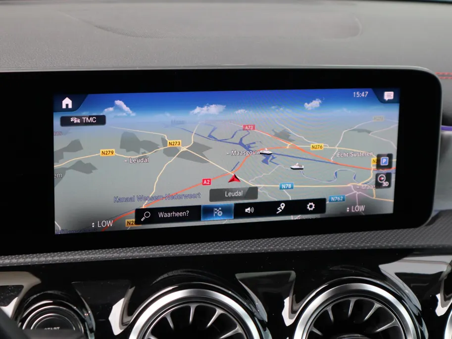Mercedes-Benz CLA 200 Business Solution AMG l Keyless l Achteruitrij camera l Ambiente lichtpakket