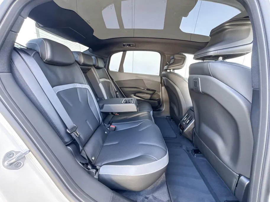 BMW i3 Sedan 50 xDrive First Edition