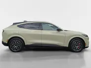 Ford Mustang Mach-E Extended Premium RWD 88 kWh | Afneembare trekhaak | Stoelverwarming | Leer bekleed | 18' Lichtmetaal | Adaptive Cruisecontrol | Dodehoekdetectie | Led verlichting | Climate Control | Nieuw te bestellen |