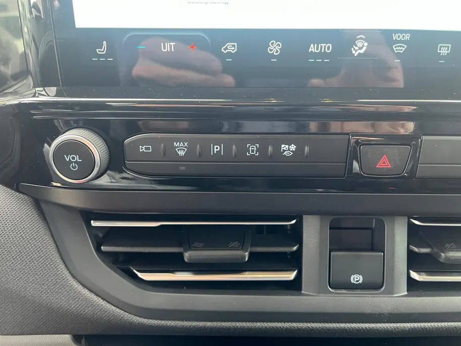Ford Tourneo Custom E-Tourneo 340 L2H1 Titanium X 8 persoons | TE BESTELLEN AUTO | Lederen interieur | Navigatie | Parkeersensoren voor en achter | 19' LM velgen| Automatische airco 3-zones