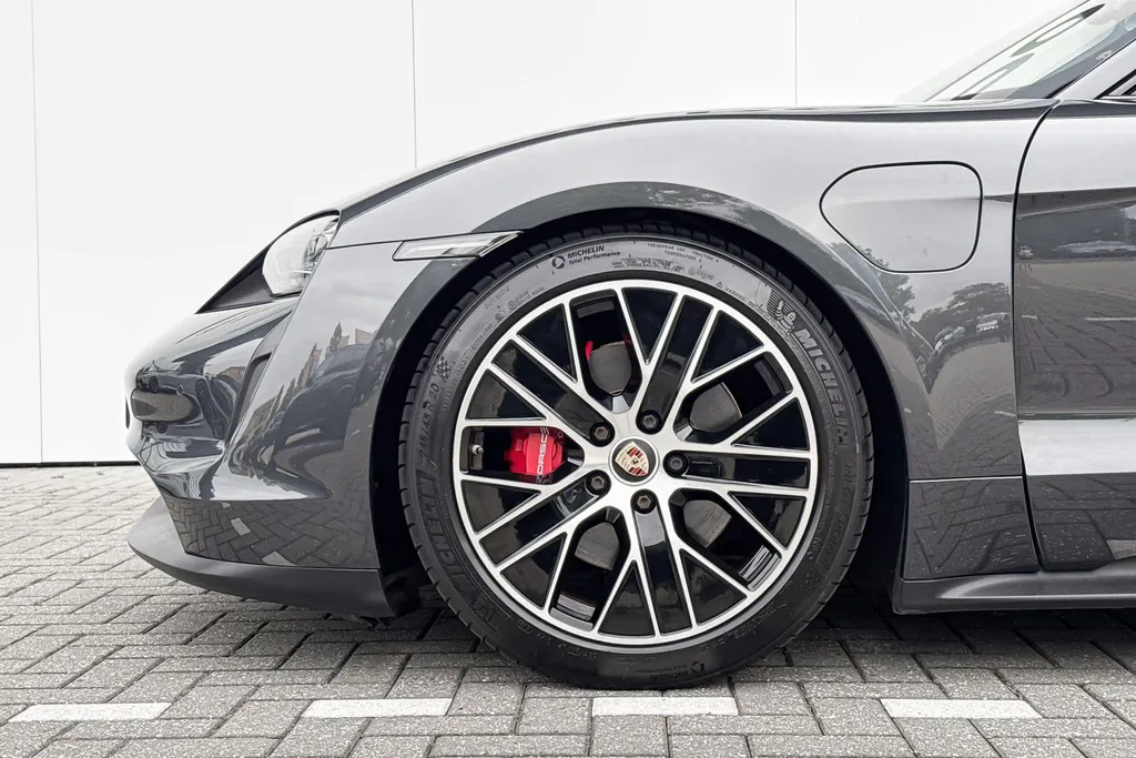 Porsche Taycan 4S Performance