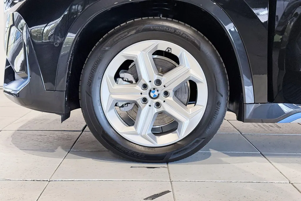 BMW iX1 xDrive30 Launch Edition