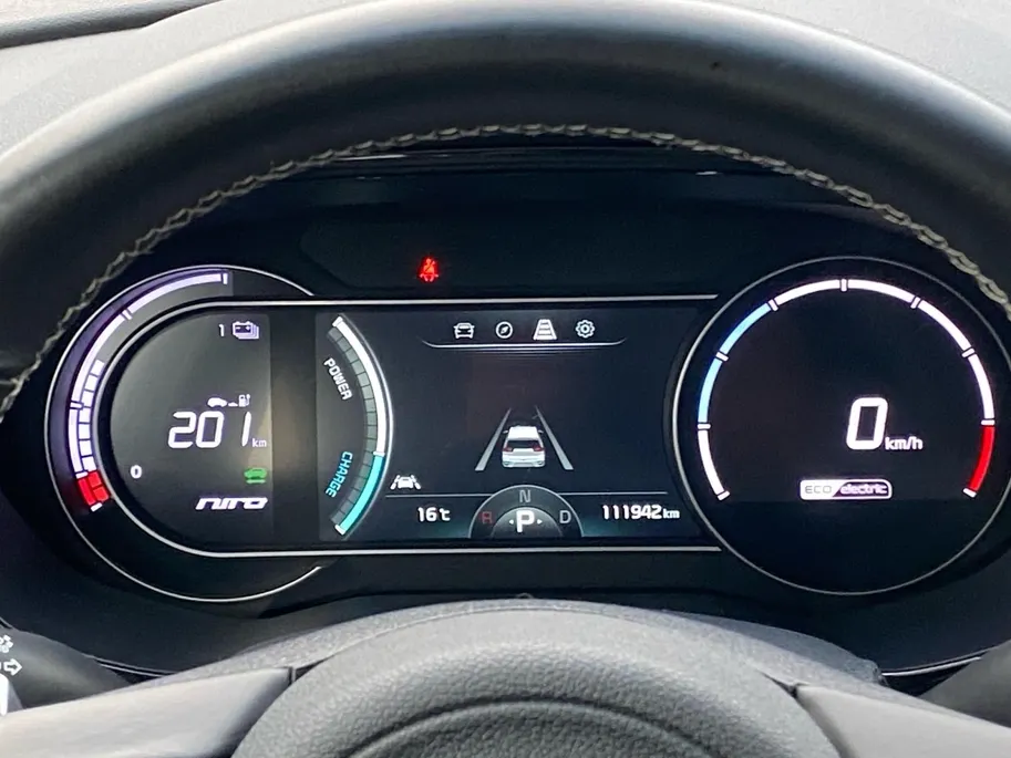 Kia e-Niro DynamicLine 64 kWh | Climate control | Navigatie | 17 inch LM-velgen | Keyless | AppleCarPlay-Android Auto | Parkeercamera | SOH 99.3% |