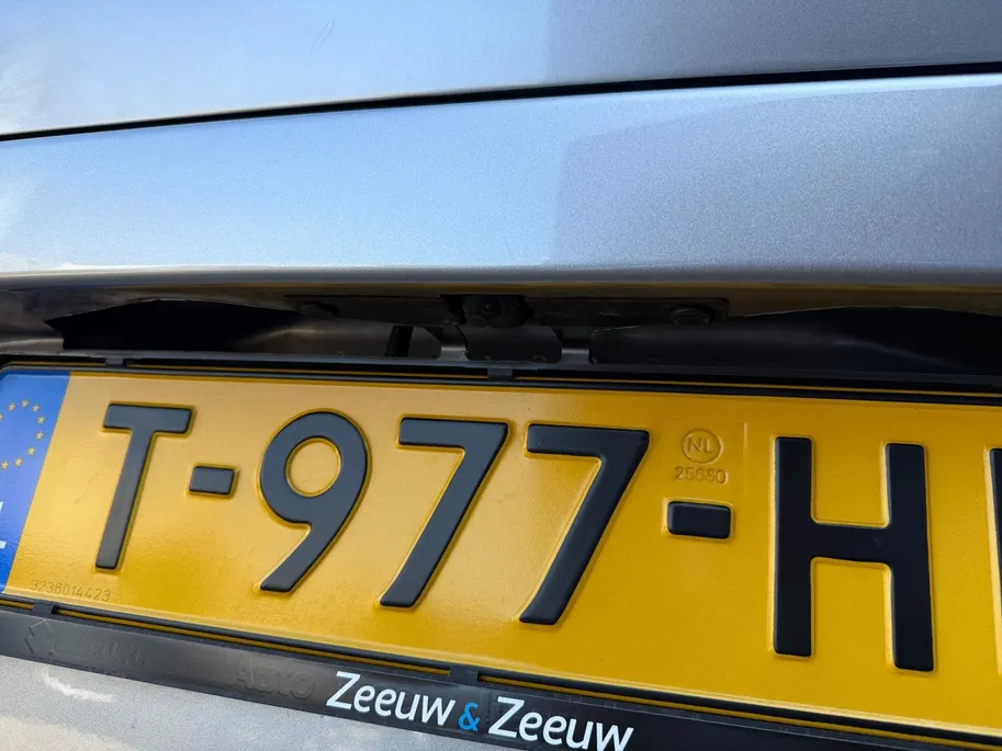 Suzuki Swift 1.2 Style Smart Hybrid | NL Auto | Volledige Historie | Achteruitrijcamera | Stoelverwarming | Dodehoek Detectie | Navigatiesysteem |