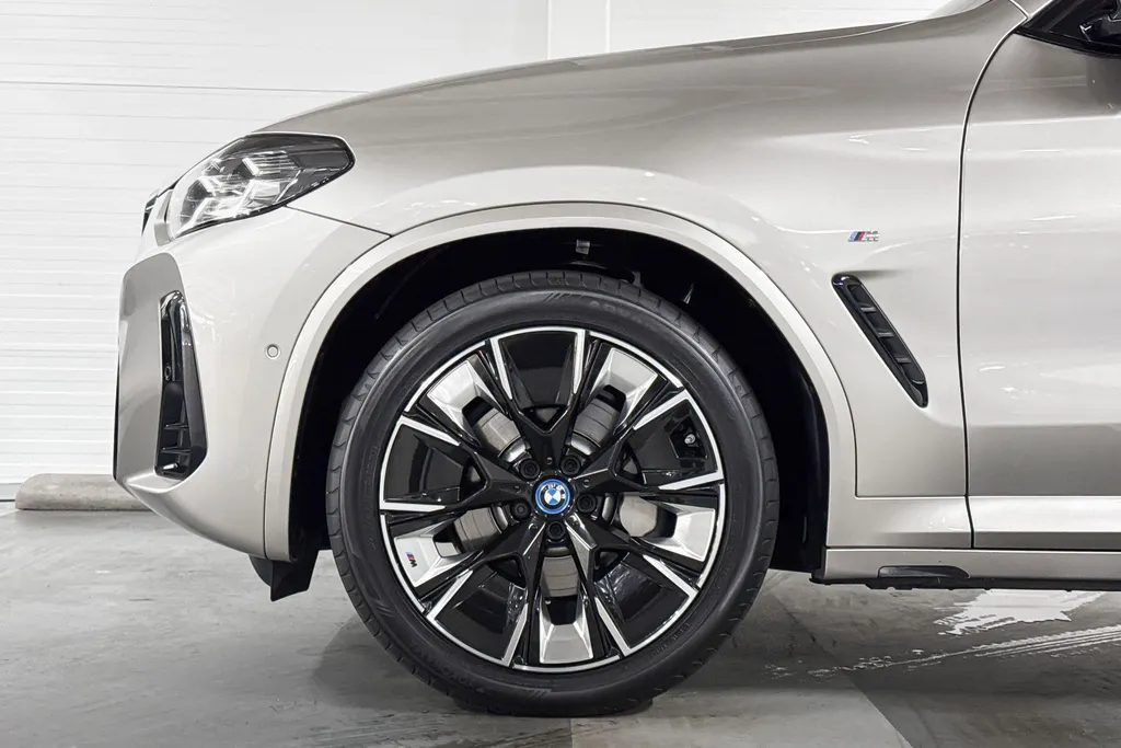 BMW iX3 High Executive