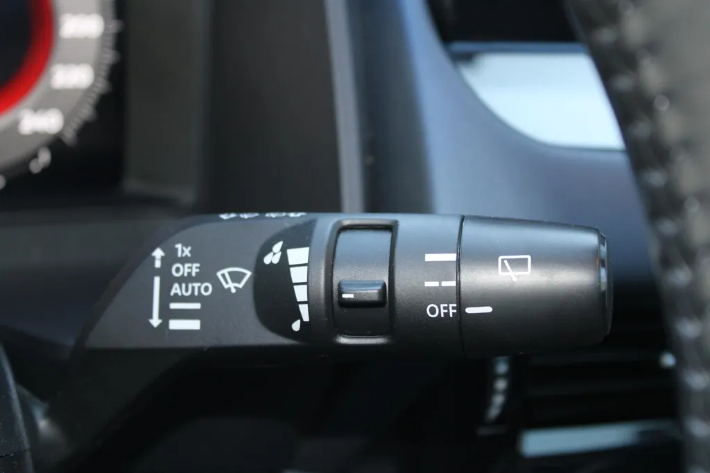 Nissan QASHQAI 1.3 MHEV Xtronic Tekna Plus |Nappa lederen bekleding| Bose audio | Head-up display | Trekhaak | 1800kg trekgewicht | All season banden | Stoelmassage | Stoelgeheugen | Stoel-, voorruit- en stuurverwarming