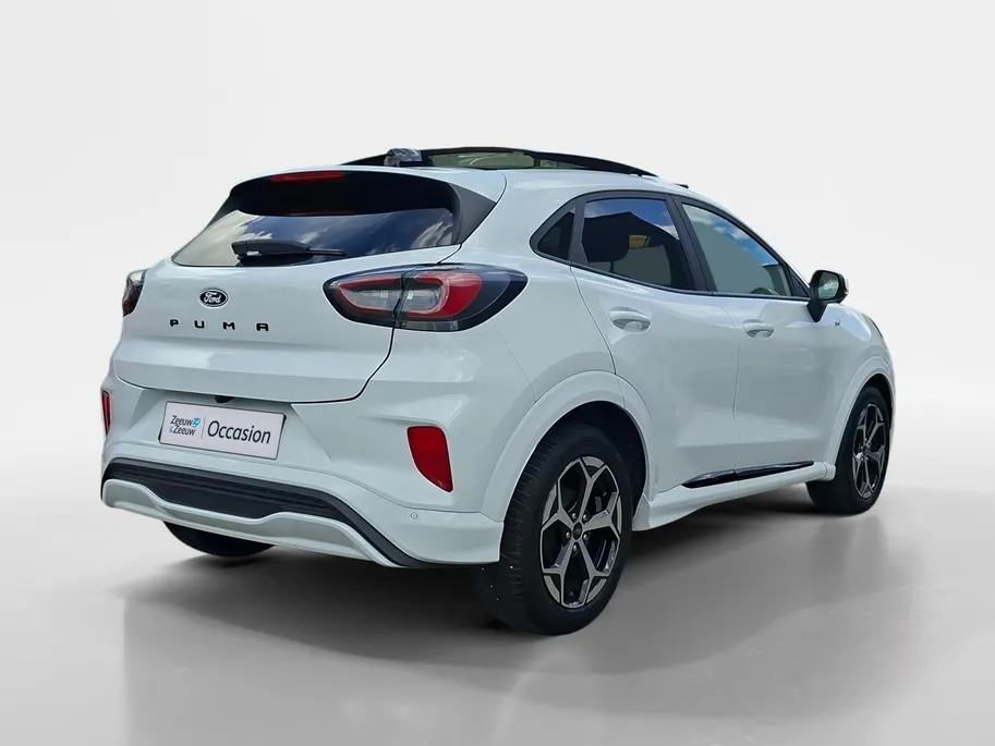 Ford Puma ST-Line | Stoel- stuur en voorruitverwarming | Trekhaak | Kantel / schuifdak | Adaptieve led koplampen | All weather banden