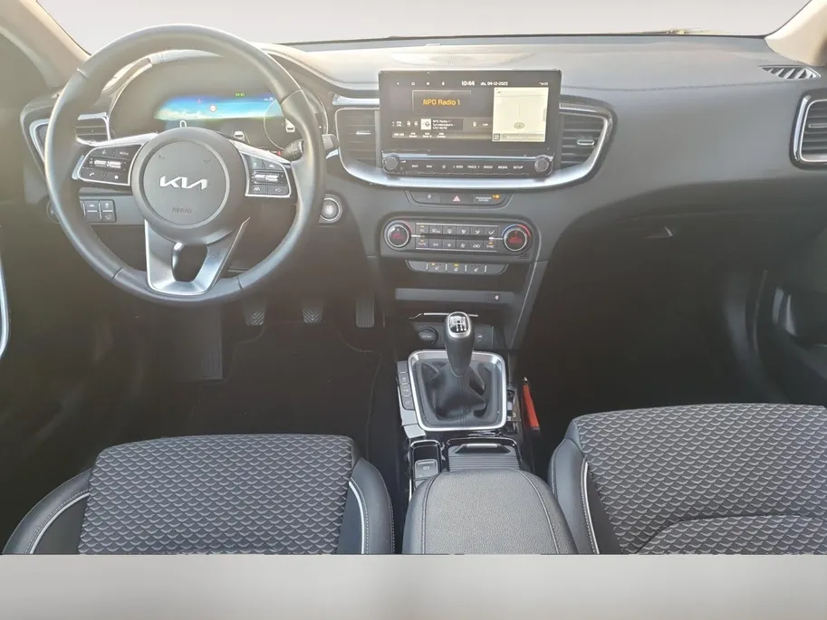 Kia Ceed Sportswagon 1.0T DynamicPlusLine DEMO | Direct beschikbaar | Stoel en stuurverwarming | Dodehoekdetectie | Getinte ramen achter | Elektrische achterklep | Keyless met startknop | Parkeersensoren voor en achter |