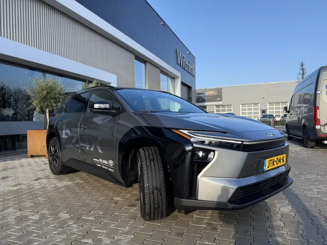 Toyota bZ4X Executive 73 kWh | JBL | Stoelverwarming V+A