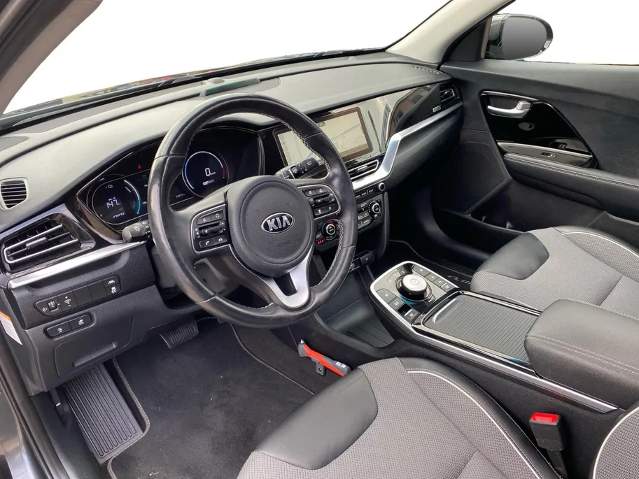 Kia e-Niro DynamicPlusLine 64 kWh | Climate control | Navigatie | Parkeercamera | Stoel + stuurverwarming | Keyless | Schuif-kanteldak | Line assist |
