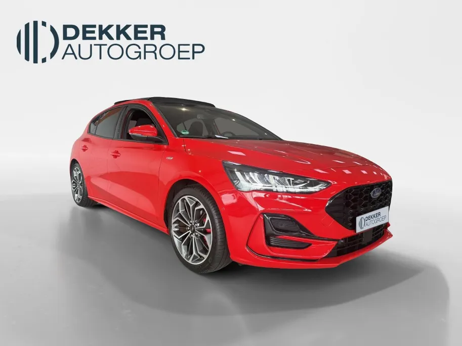 Ford Focus 1.0 EcoBoost Hybrid 125 pk ST Line X Panoramadak - Groot navigatie - 18inch LM Velgen - Driver Assistance Pack - Winter Pack - Race Red